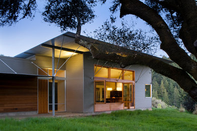Design ideas for a small modern one-storey grey exterior in San Francisco with metal siding.