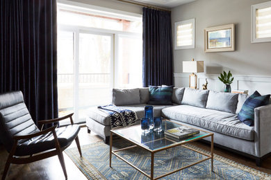 Example of a transitional home design design in Chicago