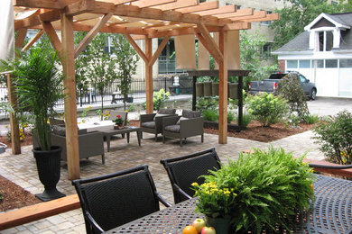 Inspiration for a contemporary deck remodel in Toronto