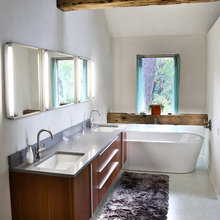 ledge behind tub