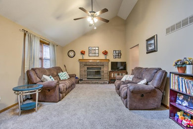 Family room - traditional family room idea in Kansas City