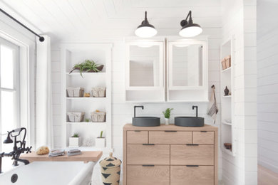 Example of a bathroom design in Charlotte