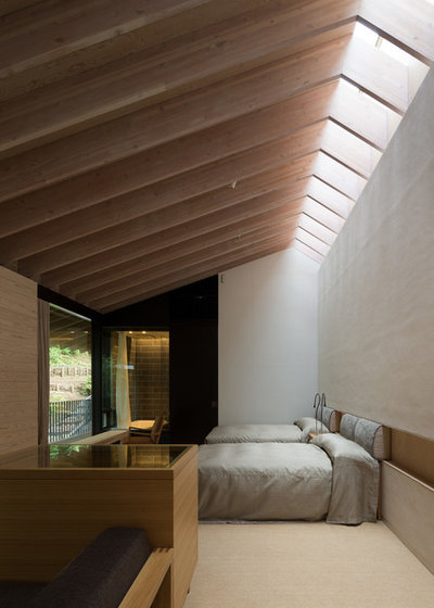 Модернизм Спальня by 津野建築設計室/troom