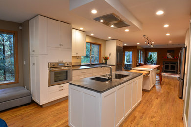 Inspiration for a modern kitchen remodel in Seattle