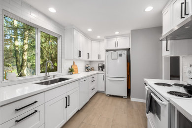 Kitchen - contemporary kitchen idea in Seattle