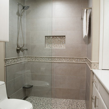 Contemporary and Organized Bathroom