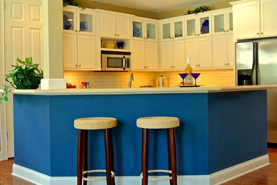 This is an example of a mid-sized beach style kitchen in Chicago.