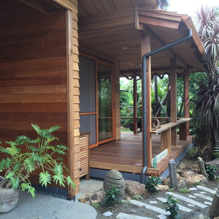 他の地域の中サイズのラスティックスタイルのおしゃれなデッキの写真