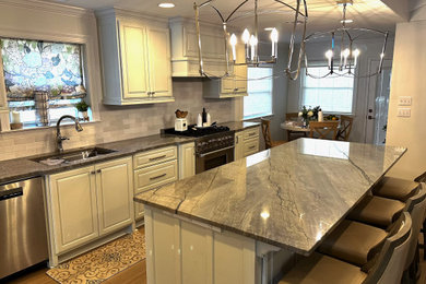 Trendy kitchen photo in New Orleans
