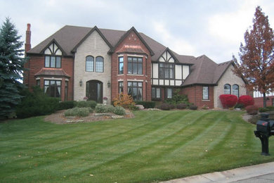 Elegant exterior home photo in Detroit
