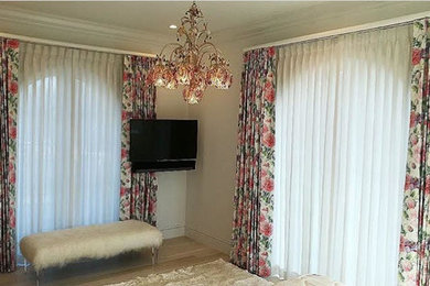 Example of a classic bedroom design in Miami