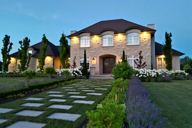 Trendy exterior home photo in Toronto