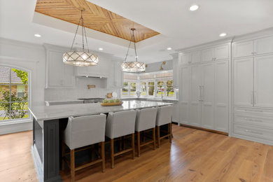 Example of a transitional kitchen design in New Orleans