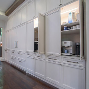 Classic White Kitchen with Glam Vibes