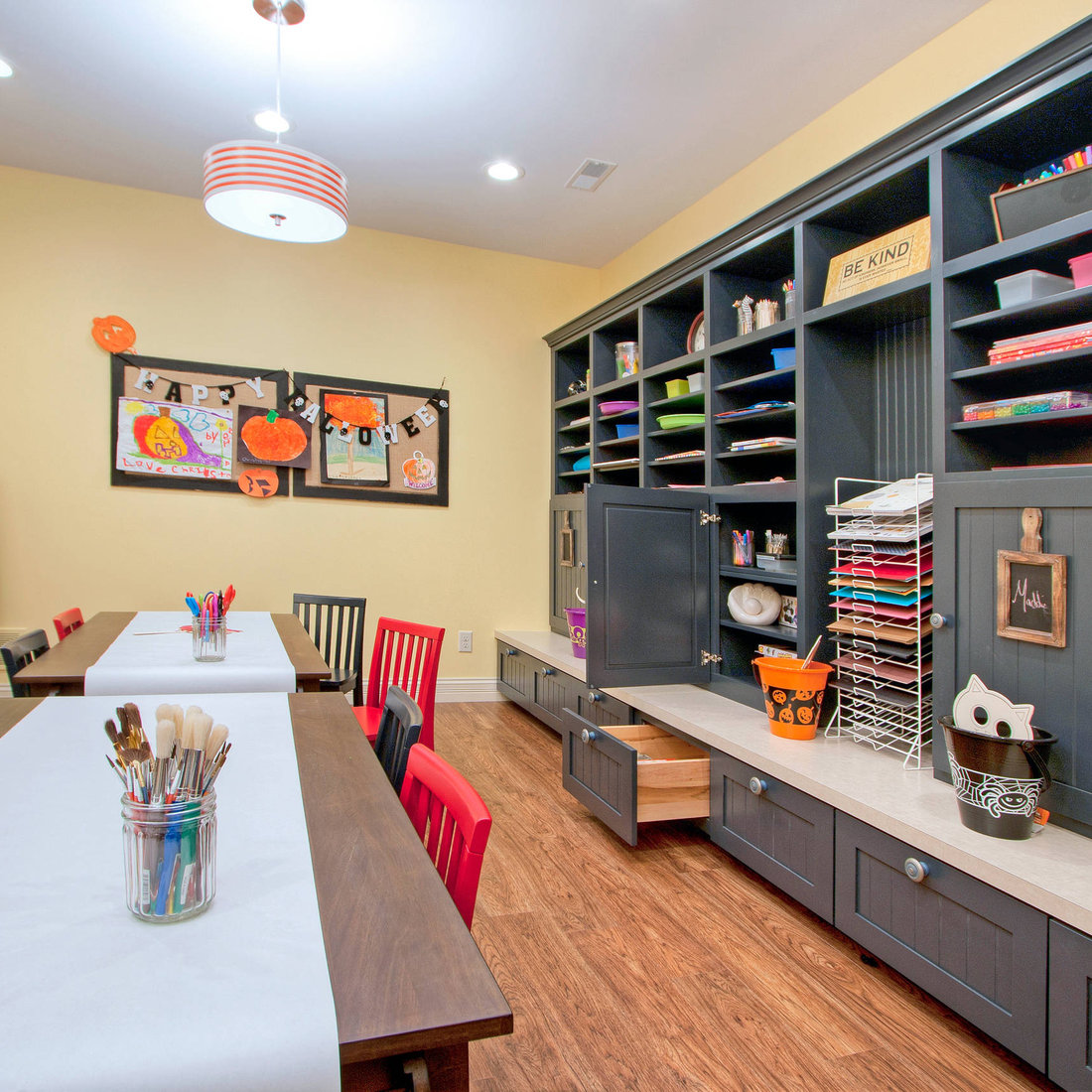 Gift Wrapping & Kids' Craft Studios