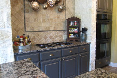 Inspiration for a timeless kitchen remodel in Austin