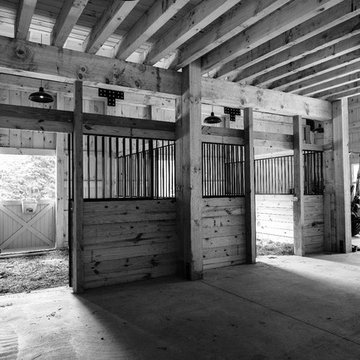 Craig & Jennifers Monitor Horse Barn