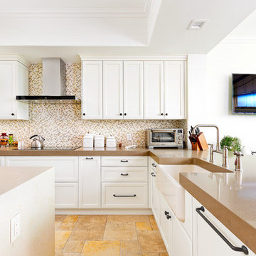 Transitional Farmhouse Kitchen with a Contemporary Twist
