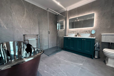 This is an example of a contemporary bathroom in London.