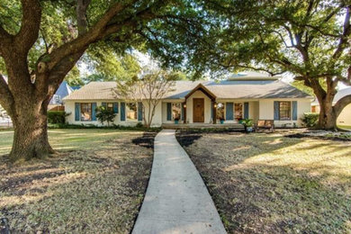 Elegant exterior home photo in Dallas