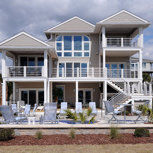 ワシントンD.C.の大きいコンテンポラリースタイルのおしゃれなデッキの写真