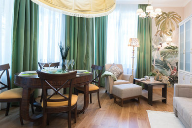 Стильный дизайн: маленькая гостиная комната в классическом стиле для на участке и в саду - последний тренд