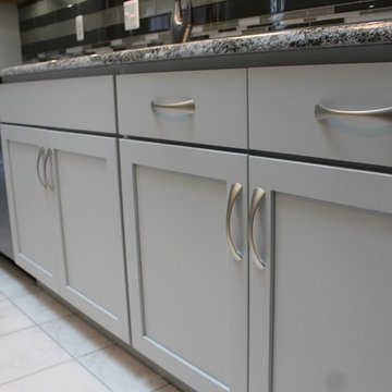 Starmark Maple Bridgeport in Pearl w/ Nickel Glaze Kitchen