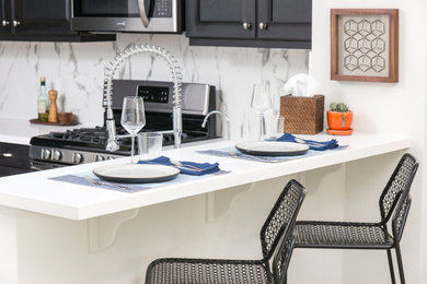 Example of a minimalist kitchen design in Los Angeles