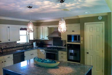 Inspiration for a timeless kitchen remodel in Little Rock