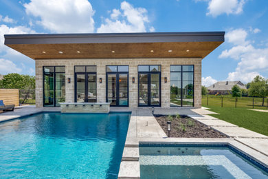 Modern exterior home idea in Dallas