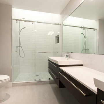 Modern Master Bathroom in Pasadena