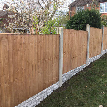 Closeboard Panels on Rock Faced Gravel Boards in a Garden
