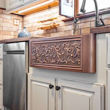 Starmark Maple Ridgeville Kitchen in Macadamia & Shale w/ Chocolate Glaze