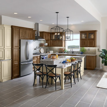 Edgeworth Maple Truffle & Painted Silk island and butler pantry