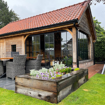 Gartenhaus mit Schiebetüren im Industrial Style-Look