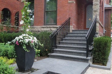 Example of a mid-sized classic entryway design in Toronto