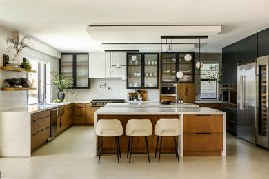 Kitchen - mid-century modern kitchen idea in Los Angeles