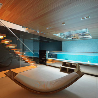 ロンドンの小さい長方形コンテンポラリースタイルのおしゃれなプール (タイル敷き) の写真