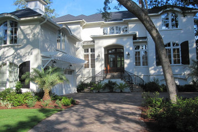Transitional home design photo in Charleston