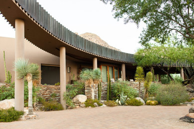 Photo of a southwestern landscaping in Phoenix.