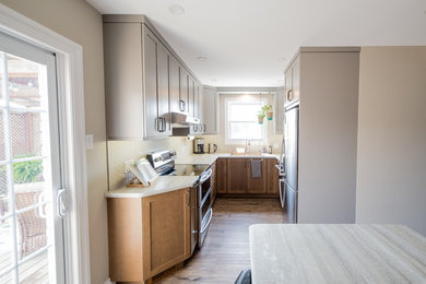 Transitional kitchen photo in Toronto