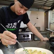 Jun Leong's photo