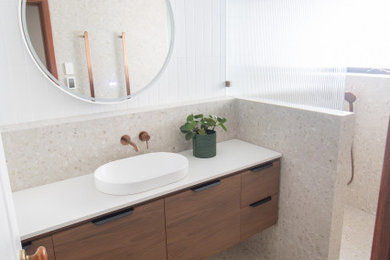 This is an example of a modern bathroom in Perth.