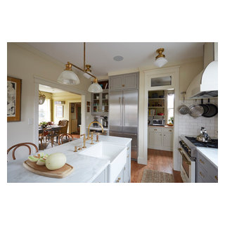 Sunnyside - Kitchen - Chicago - by KitchenLab Interiors