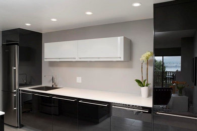 Trendy kitchen photo in Vancouver