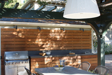Example of an arts and crafts patio design in San Francisco