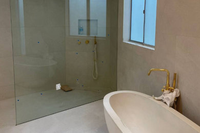 Example of a minimalist bathroom design in Seattle