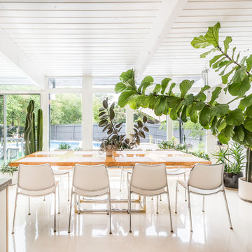 My Houzz: Lush Oasis in a Modern Indoor-Outdoor Family Home