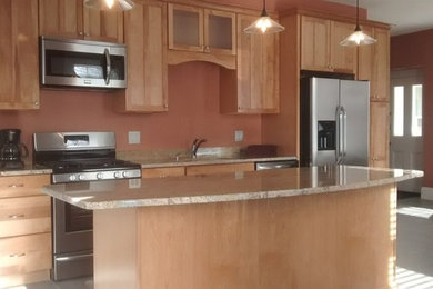 Kitchen - traditional kitchen idea in Boston