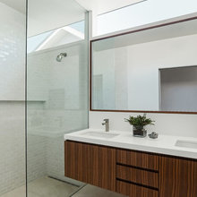 Linear shower drain